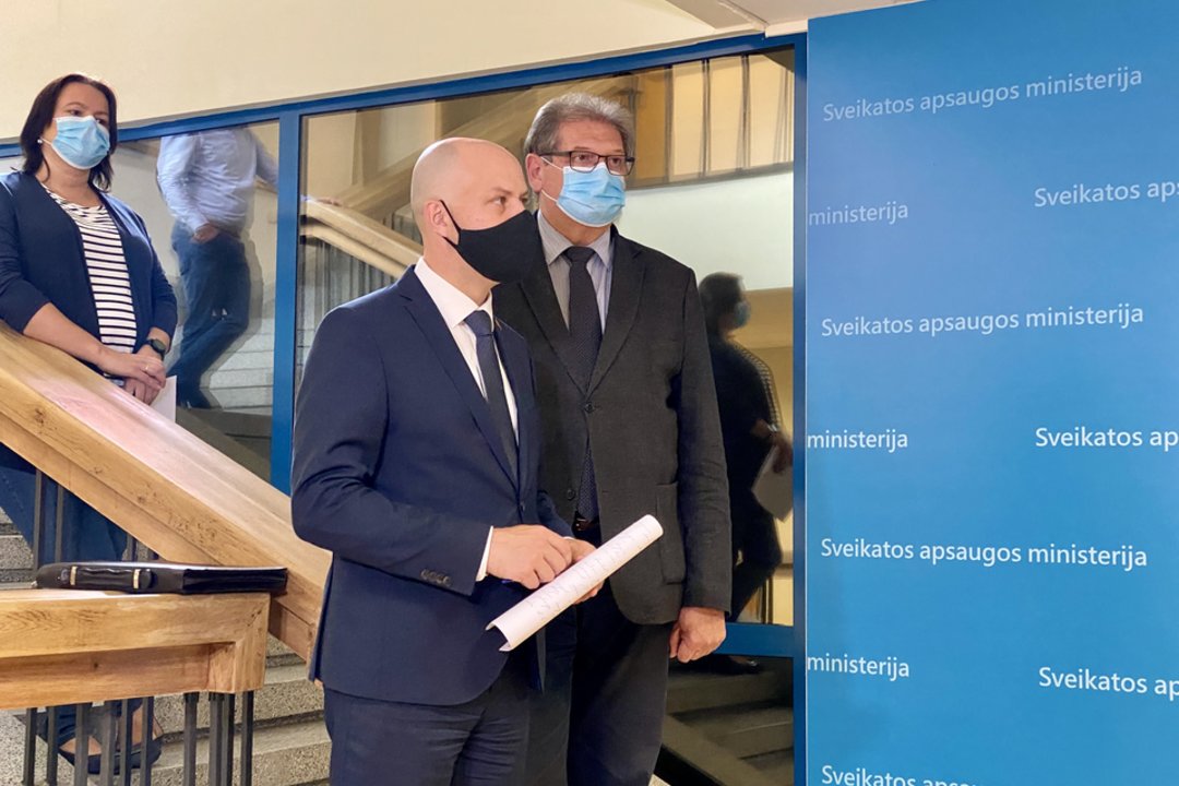 Keičiant patekimo pas gydytojus tvarką, A. Veryga kreipėsi į žmones: turi prašymą