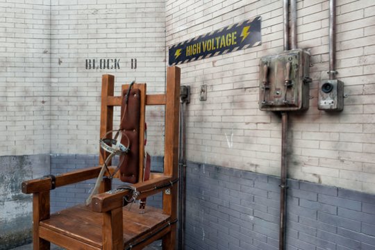 1890 m. Niujorko valstijoje pirmąkart įvykdyta mirties bausmė elektros kėdėje. Egzekucija įvykdyta žmonos nužudymu kaltinamam Williamui Kemmleriui.<br>123rf nuotr.