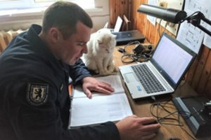 Šiaulių ugniagesių išgelbėta katytė tapo ištikimiausia drauge ir komandos nare