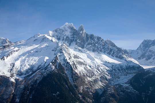 1786 m. pirmą kartą įveiktas aukščiausias Europos kalnas Monblanas (4810 m) – į jį įkopė šveicaras Michelis-Gabrielis Paccardas, lydimas tarno Jacques’o Balmato.<br>123rf