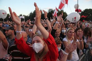 Baltarusių VRM skelbia apie 18 250 mitingo Minske dalyvių, teisių gynėjai – apie 63 000