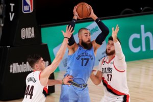 Galingai startavęs J. Valančiūnas rinko pražangas, o „Grizzlies“ krito prieš konkurentus