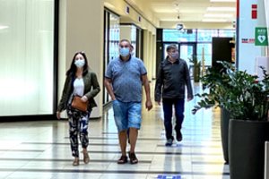 Šeštadienį vaizdas prekybos centruose pasikeitęs jau nuo ryto: apsilankė sostinės parduotuvėse
