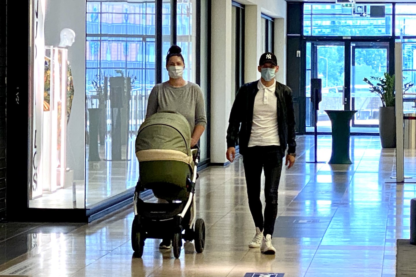 Portalas lrytas.lt apsilankė keliuose didžiuosiuose Vilniaus prekybos centruose jiems vos atvėrus duris<br>V.Ščiavinsko nuotr.