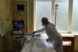 Ukrainoje trečią parą iš eilės nustatoma daugiau kaip tūkstantis COVID-19 atvejų