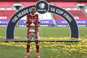 Puolėjo iš Gabono įvarčiai išgelbėjo Londono „Arsenal“ sezoną