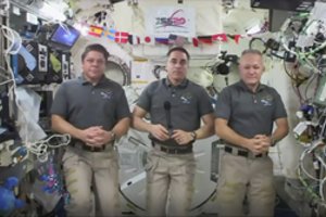 Du TKS įgulos nariai JAV bendrovės „SpaceX“ erdvėlaiviu išskrido į Žemę