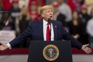 J. Boltonas kritikuoja D. Trumpo sprendimą išvesti karius iš Vokietijos