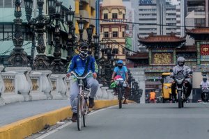 Filipinuose intensyvėjant COVID-19 protrūkiui grąžinamas karantinas