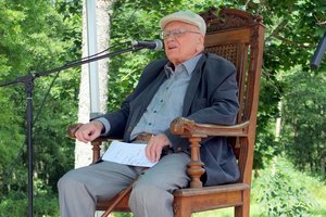 Vyriausias šalies poetas pasimatavo Antano Baranausko krėslą