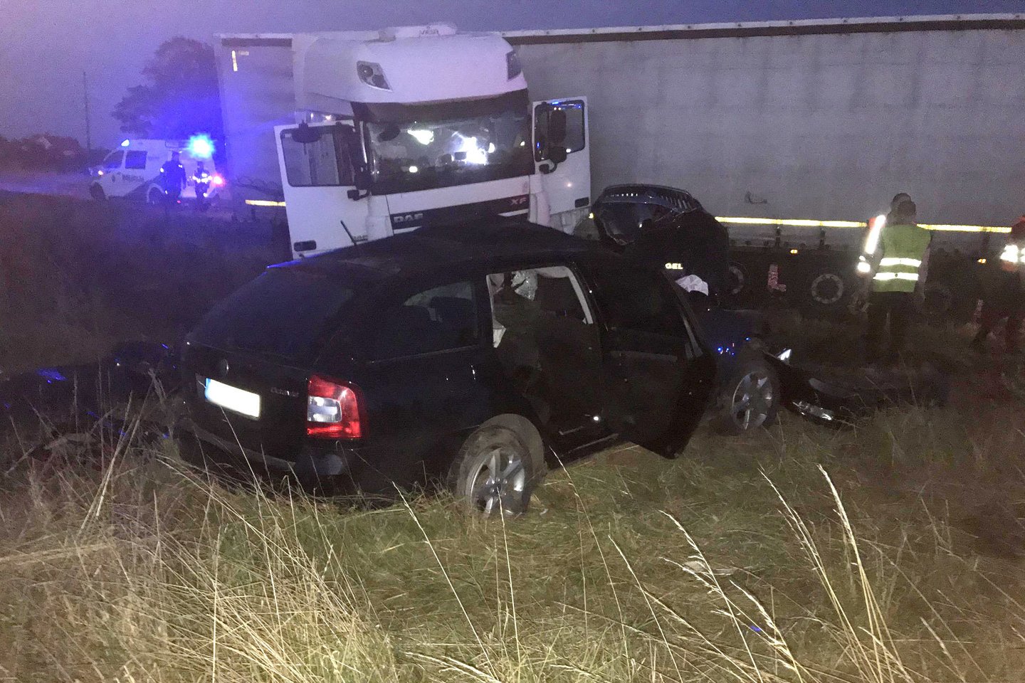  Per avariją žuvo automobilio „Škoda Octavia“ vairuotojas ir jo žmona.<br> Šiaulių AVPK nuotr.