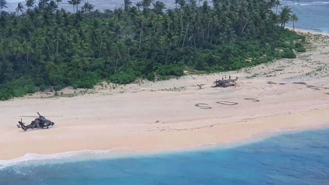 Jūreivius iš negyvenamos salos išgelbėjo SOS ženklas paplūdimyje: vyrų ieškojo net tris dienas