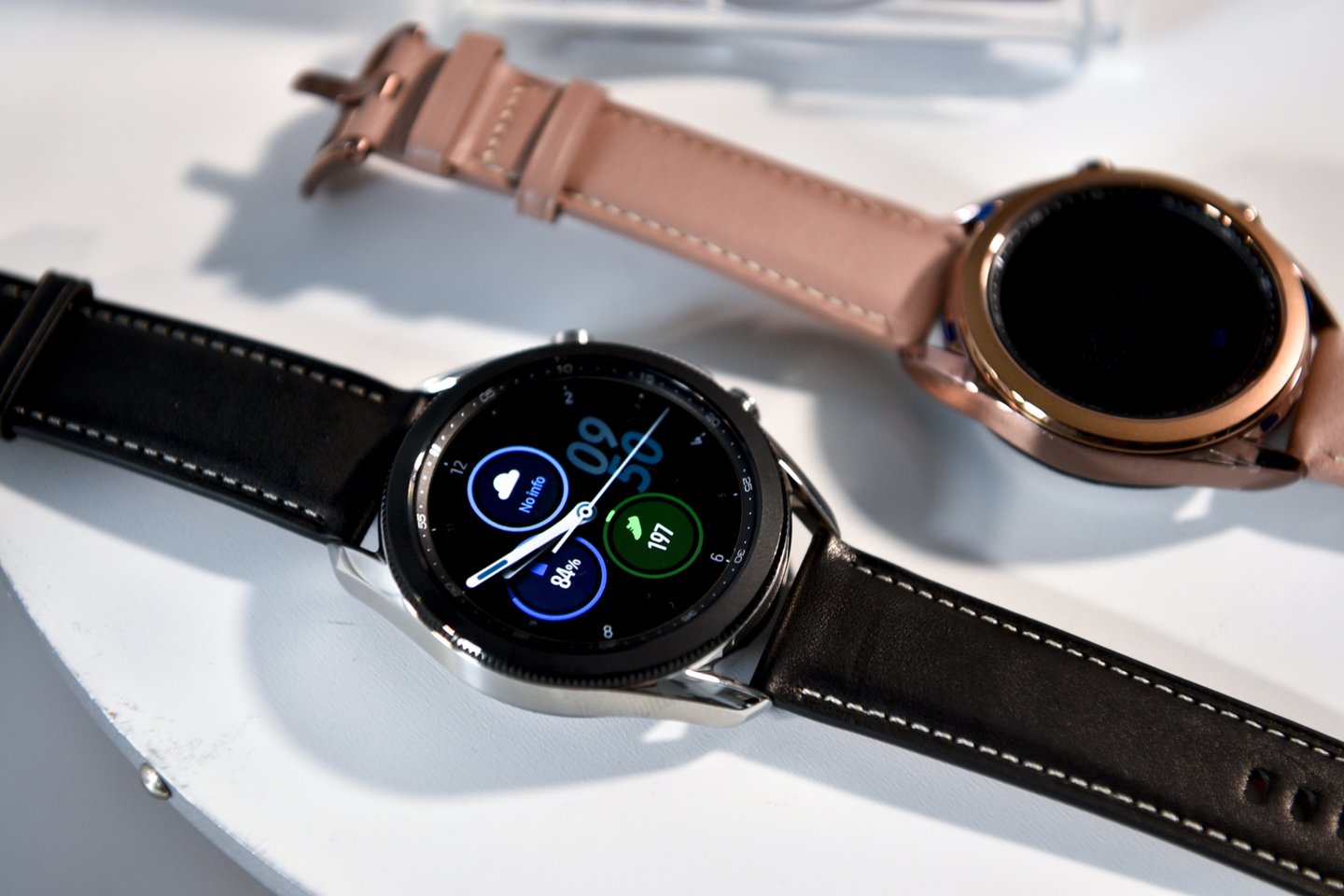 Naujieji „Samsung Galaxy Watch“.<br> V. Ščiavinsko nuotr.