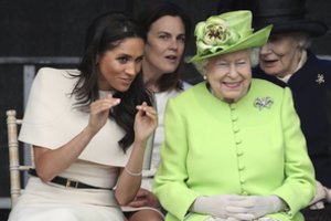 Karalienė Elizabeth II gimtadienio proga pasiuntė žinutę hercogienei Meghan Markle