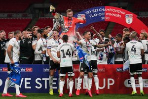 Įspūdingu įvarčiu pasižymėjęs „Fulham“ grįžta į „Premier“ lygą