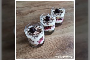 Tiramisu su vyšniomis: taip skanu, kad norisi dar ir dar