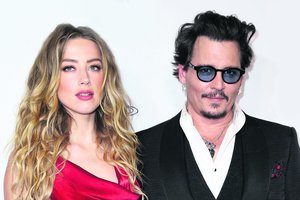 J. Deppas ir A. Heard tebesibylinėja: prisiminkite romantišką jų meilės pradžią