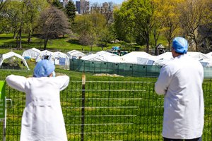 D. Trumpo raminimai dėl COVID-19 statistikos negerina: per parą – 53 tūkst. naujų atvejų