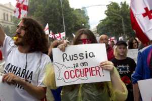 Aštuonios Vakarų valstybės ragina Rusijos pajėgas palikti Gruziją