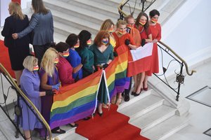 Lenkijoje parlamentarės išreiškė palaikymą LGBT per prezidento A. Dudos inauguraciją