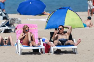 Vaistininkė pasakė, kokiu laiku nereikėtų eiti į paplūdimį: dažnas elgiasi priešingai