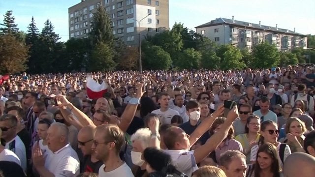 Prieš rinkimus – galvos skausmas A. Lukašenkai: tūkstančiai protestuotojų užtvindė Minską