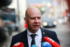 Greitųjų COVID-19 testų pirkimų tyrimas tęsiasi: FNTT apklaus A. Verygą