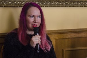 Poetai ir barikados: apie išsišokėlius ir pakirptus sparnus