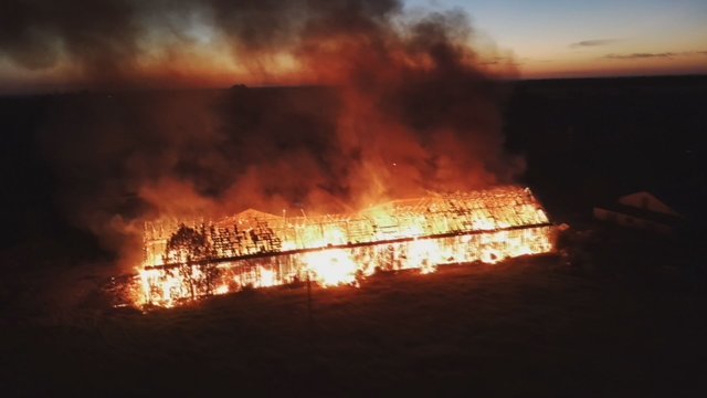 Vilkaviškio rajone iki pamatų sudegė ūkinis pastatas: gaisro aplinkybės kol kas nėra žinomos