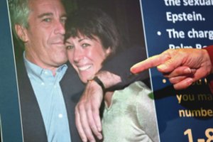Moteris, kuri baimę kelia įtakingiausiems vyrams: kas toji J. Epsteino pagalbininkė?