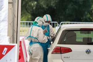 Naujų koronaviruso atvejų – 37: liepsnoja židinys Kauno įmonėje, daugėja neatsekamų atvejų