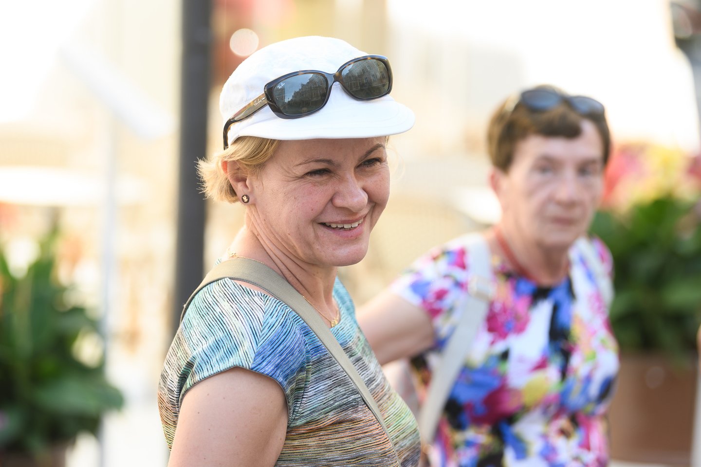  Turistai stebisi apytuščiu Vilniumi.<br> V. Skaraičio nuotr.