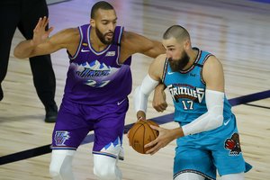 Į pergalių kelią „Grizzlies“ sugrąžinęs J. Valančiūnas: „Turime judėti pirmyn“