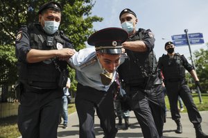 Chabarovske naujuose protestuose prieš Kremlių dalyvavo tūkstančiai žmonių