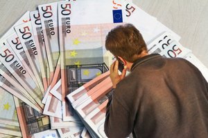 Mėnesį už nosies vedžioję sukčiai moterį paliko tuščiomis – prarado įspūdingas santaupas