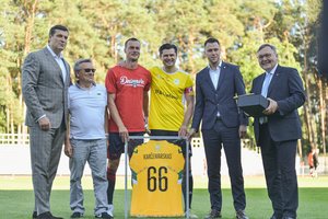 Varžovų žaidėjus į neviltį varęs vartininkas – kaip Ž. Karčemarskas kūrė savo legendą