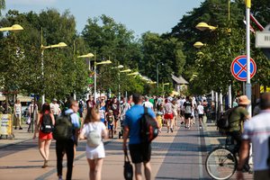 Lietuvos pajūryje to dar nematė: net ir po 60 skambučių neradę nakvynės žmonės traukė į Latviją