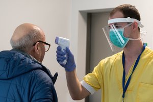 Latvijoje patvirtinti trys nauji COVID-19 atvejai, Estijoje – 6