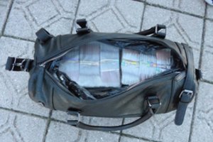 Įspūdingą kiekį pinigų vežęs kaišiadorietis pasieniečiams pasiūlė kyšį, vėliau sumą patrigubino