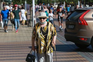 Palangos poilsiautojai pasakė, ką mano apie svarstymus grąžinti kaukes į paplūdimius