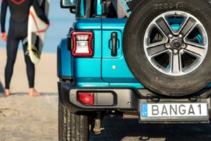 Vardiniai automobilių numeriai: koks Lietuvoje buvo pirmasis ir kokie užrašai labiausiai graibstomi dabar