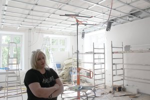 Šiauliai šokiruoti: vos prieš kelis mėnesius renovuotame pastate griūva lubos