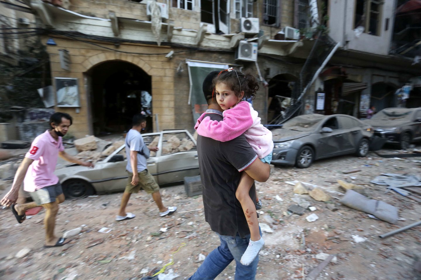 ​Beiruto uoste rugpjūčio 4-ąją driokstelėjusio milžiniško sprogimo padaryta žala vertinama daugiau kaip 15 mlrd. JAV dolerių (12,7 mlrd. eurų), trečiadienį pranešė Libano prezidentas Michelis Aounas.<br>ZumaPress/Scanpix nuotr.