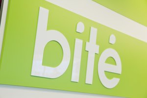 „Bitė Lietuva“ skundžiasi dėl nesąžiningos konkurencijos: mistiškai pateikta „minusinė“ kaina