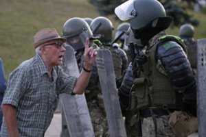 Kruvina režimo ir protestuotojų kova Minsko gatvėse: A. Lukašenka ir jo smogikai turi aiškų planą