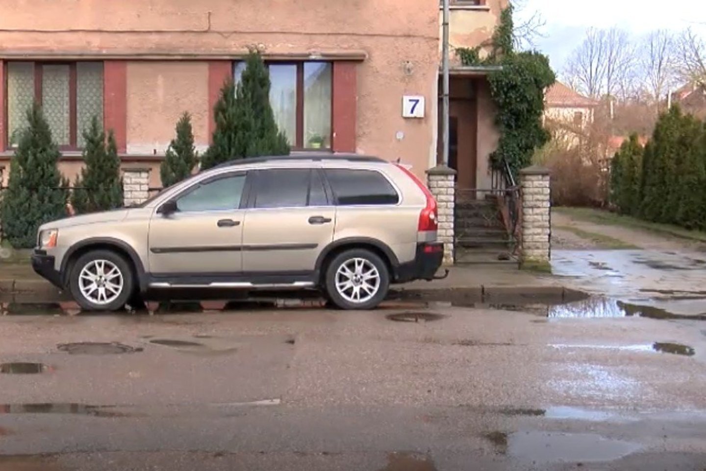 Vilniuje nusipirkę automobilį ir sugrįžę juo namo klaipėdiečiai suvokė, kad įsigijo karstą ant ratų.<br>Stop kadras.