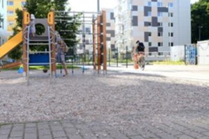 Supeikti žaidimų aikštelę dovanoję verslininkai žada daugiau gerų darbų nedaryti 