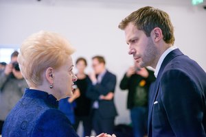 Visuomenininkai baltarusiams renka lėšas, planuoja gyvą grandinę: prie A. Tapino prisijungs ir D. Grybauskaitė