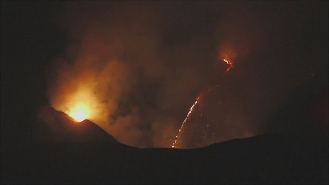 Šalia Los Andželo esančiame Nacionaliniame miške siautėja nekontroliuojama ugnis