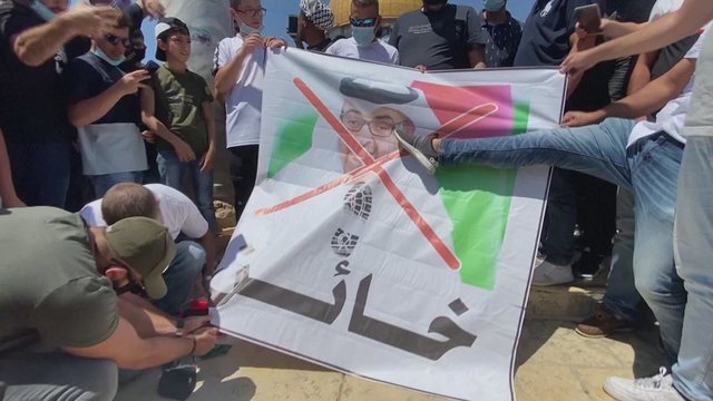 Musulmonai smerkia Izraelio ir JAE taikos susitarimą: vadina dūriu į nugarą